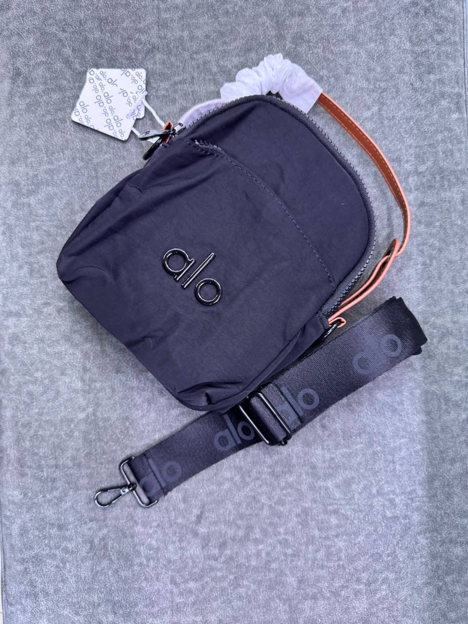 Alo  
size:31×15×22  
70 dhs💓

Zain114
♥️♥️♥️