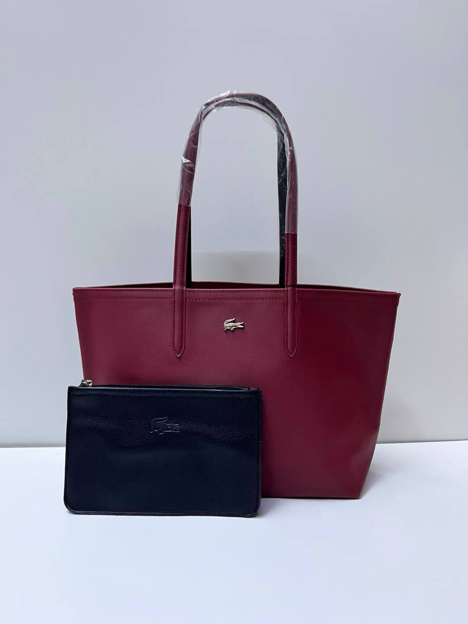 Lacoste 
75 dhs💓
size 47×13×28cm

Zain42
♥️♥️♥️