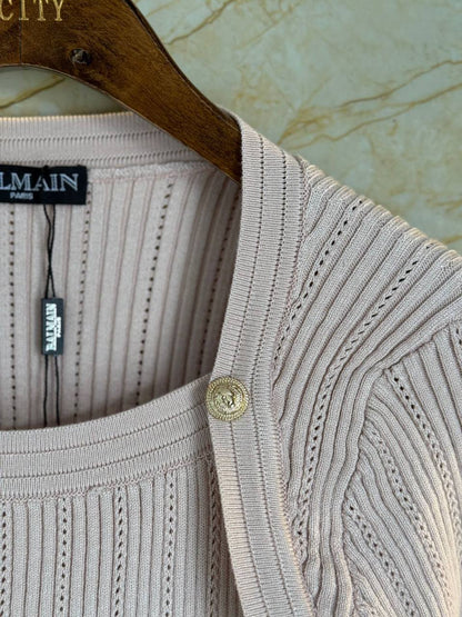 *BALMAIN*
Women’s Sweater
Master Quality 
SML 
260 dhs🪙🌨️

Zain276
♥️♥️♥️