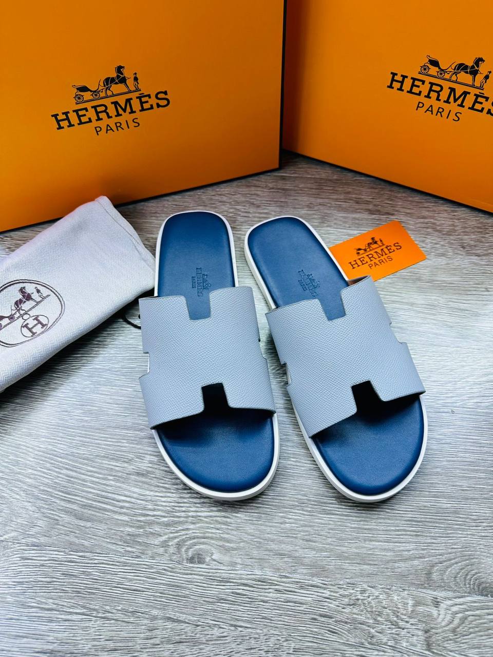 Hermes
High quality 
size 40-46 
130 dhs🪙🖤

Zain57
♥️♥️
