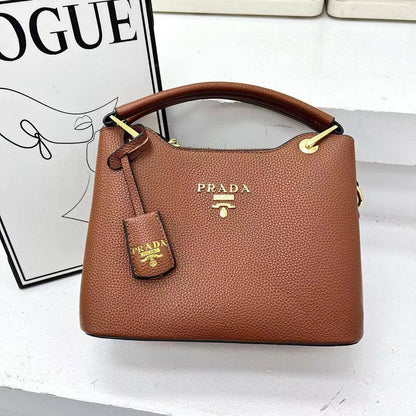 Prada
75 dhs✅

Zain232
♥️♥️♥️