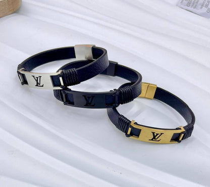 *Men leather Bracelet* 🪩
Good quality 

35 dhs🪙💕
normal box 📦

Zain48
♥️♥️♥️