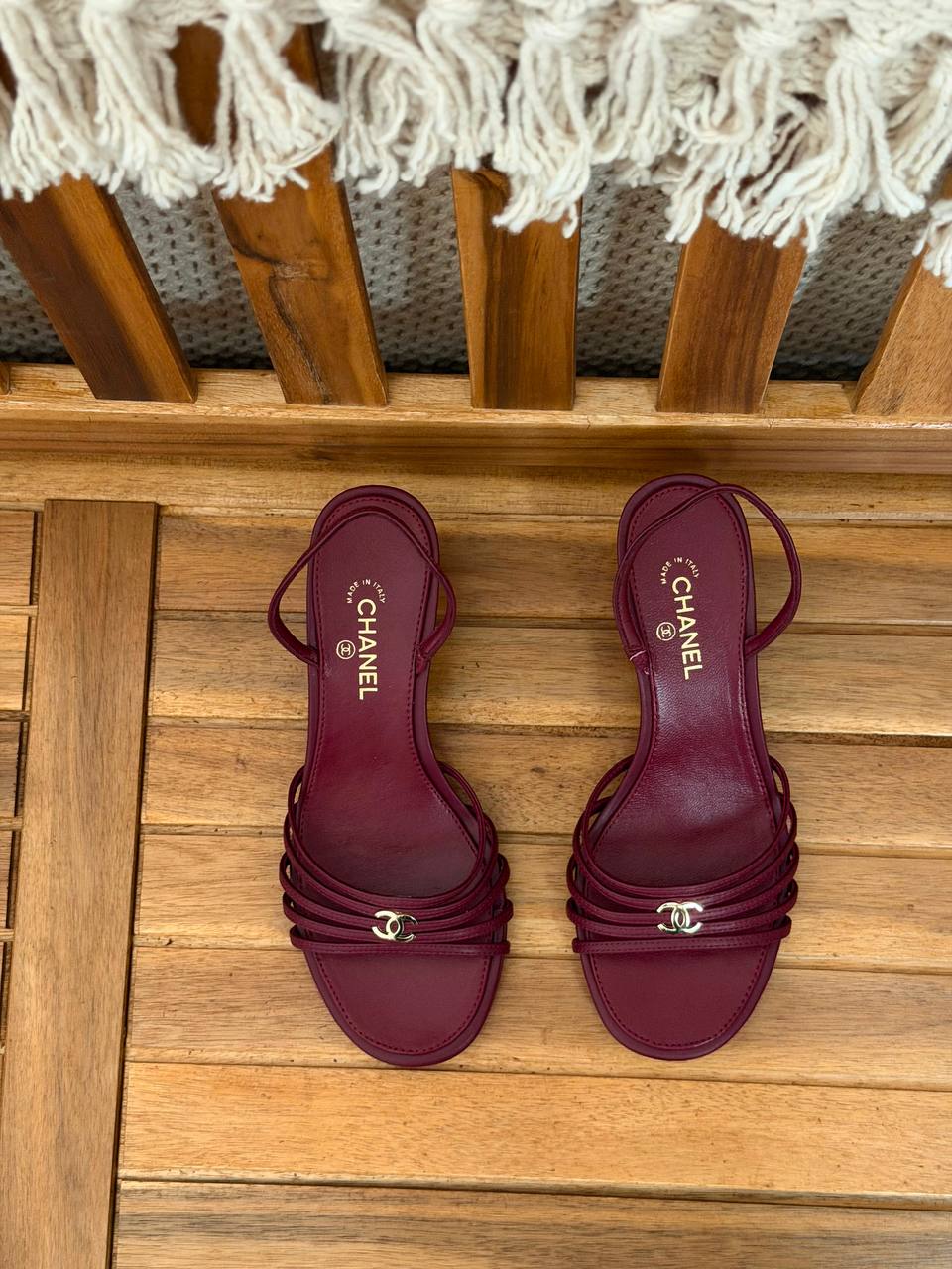 Chanel 
Size 36-41
_Super master high quality_🪡
450 dhs🇦🇪🇦🇪

Zain176
♥️♥️♥️