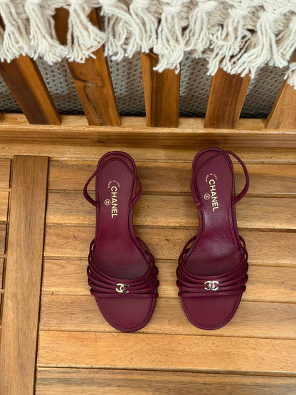 Chanel 
Size 36-41
_Super master high quality_🪡
450 dhs🇦🇪🇦🇪

Zain176
♥️♥️♥️