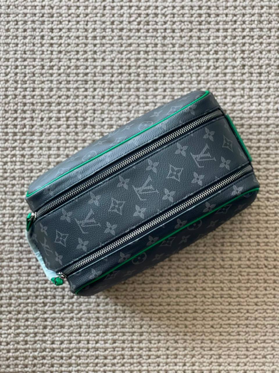LV
*Wash Bag*
*Super Master Quality*
750 dhs✅

Zain179
♥️♥️♥️