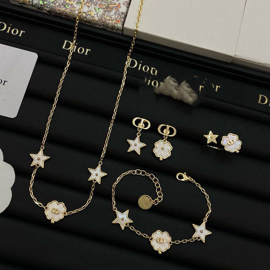 Dior  set 💕
Necklace 
Earrings 
Bracelet 
Master Quality 💐

*170* AED normal box 📦

Zain48
♥️♥️♥️