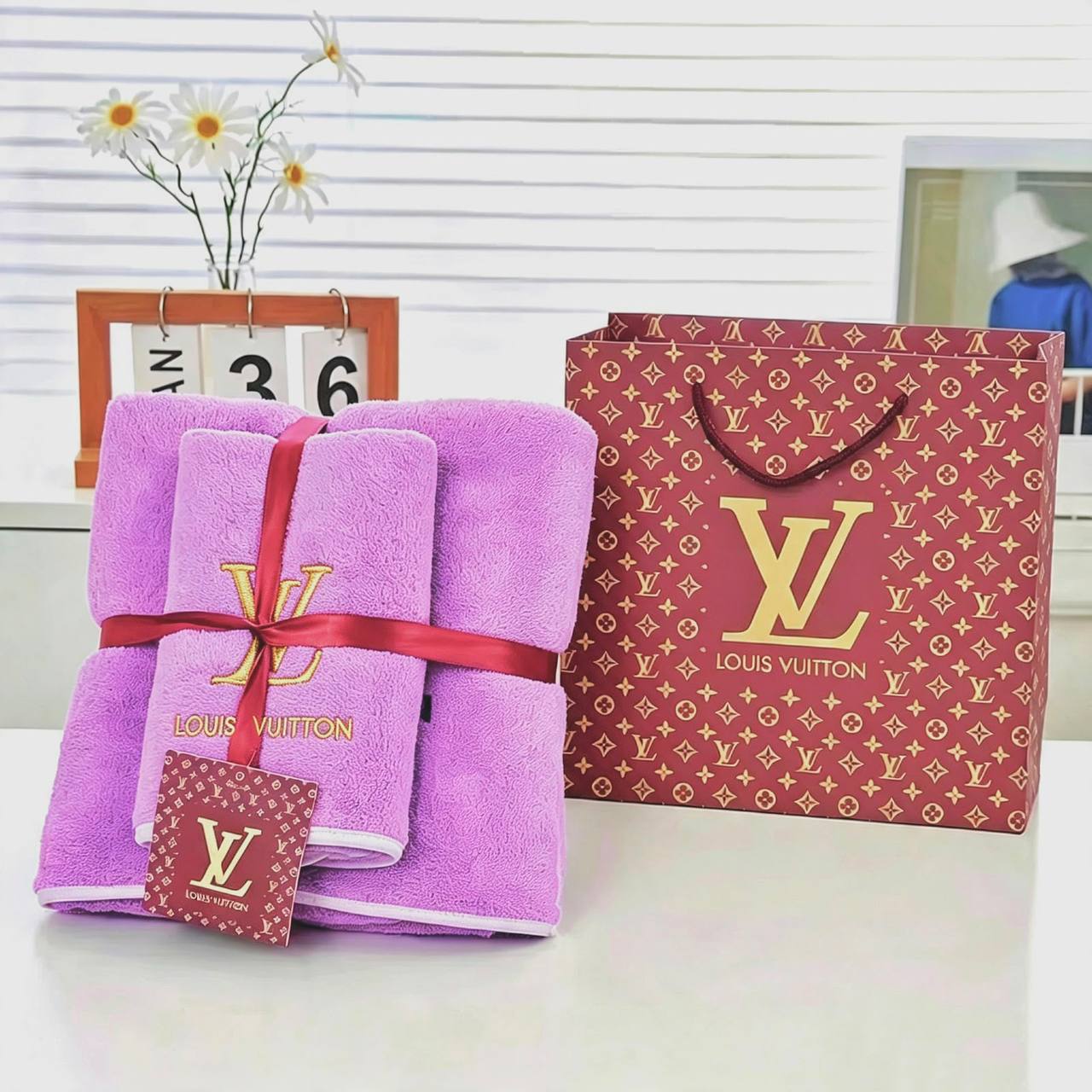 Towel new came good quality 
with paper bag 
50 dhs🇦🇪🇦🇪

Zain295
♥️♥️♥️