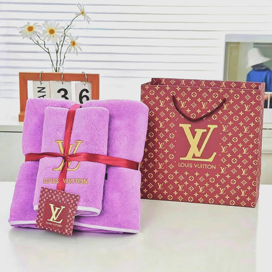 Towel new came good quality 
with paper bag 
50 dhs🇦🇪🇦🇪

Zain295
♥️♥️♥️