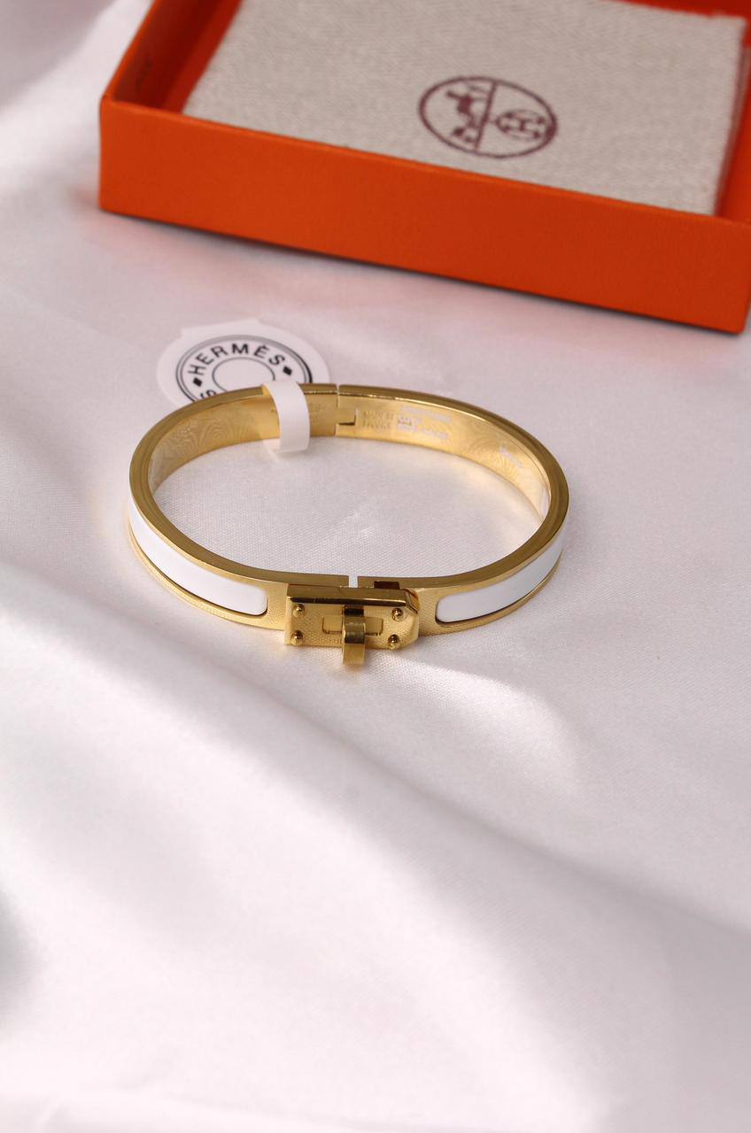 *HERMES*  🧡🐎
    *  ⬆️MINI CLIC KELLY BRACELET
* ⁠↗️ *Super Master Quality* ®️
* ⁠Gold Plated
* ⁠Size 17cm
*125 dhs👑* with *Normal* Box & Bag
*145 dhs👑* with *Orignal* Packaging 🎁

Zain209
♥️♥️♥️