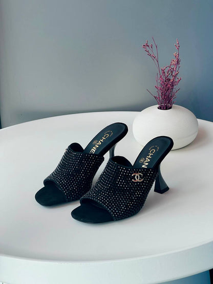 CHANEL✨⭐️
Size 36-41
_Super master high quality_🪡
450 dhs💛

Zain176
♥️♥️♥️