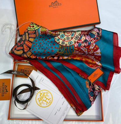 Hermes
Silk scarf 
40 dhs✅
55 dhs✅ 

with box🎁🎁🎁

Zain93
♥️♥️♥️
