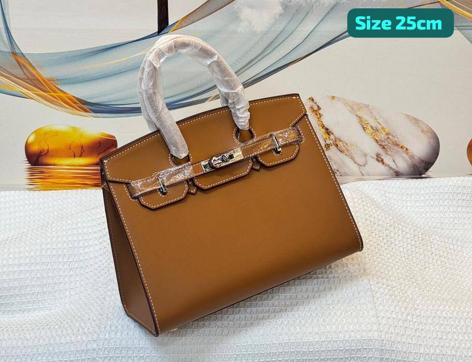 Hermes
Best quality

With box’s
🎁🎁🎁

115 dhs❤️
size 25cm

Zain158
♥️♥️♥️