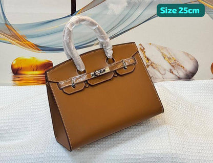 Hermes
Best quality

With box’s
🎁🎁🎁

115 dhs❤️
size 25cm

Zain158
♥️♥️♥️