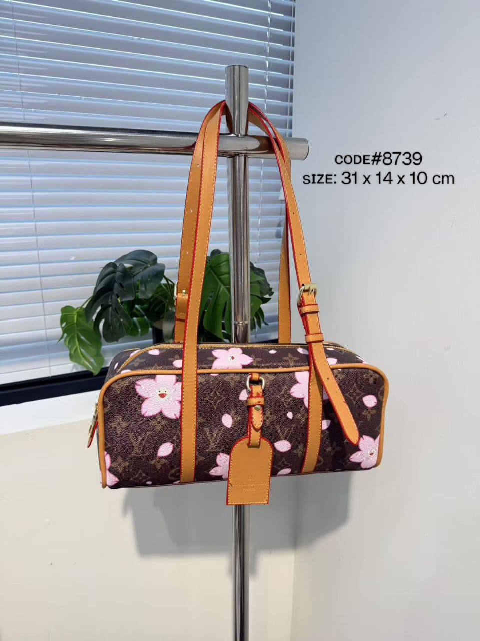 LV
ʜᴀɴɢ ᴏɴ sʜᴏᴜʟᴅᴇʀ ʙᴀɢ
ᴍᴏɴᴏɢʀᴀᴍ ʟᴇᴀᴛʜᴇʀ
CHERRY X MURAKAMI ᴅᴇsɪɢɴ
sɪᴢᴇ : 31 cm

70 dhs❤️

Zain31
♥️♥️♥️