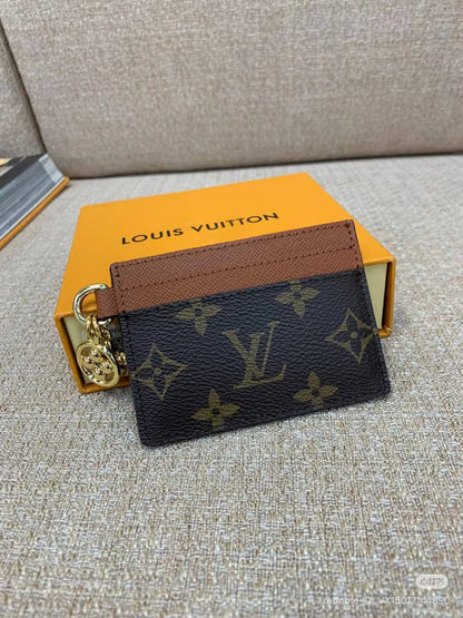 LV
Master Wallet
with box
110 dhs✅

Zain111
♥️♥️♥️