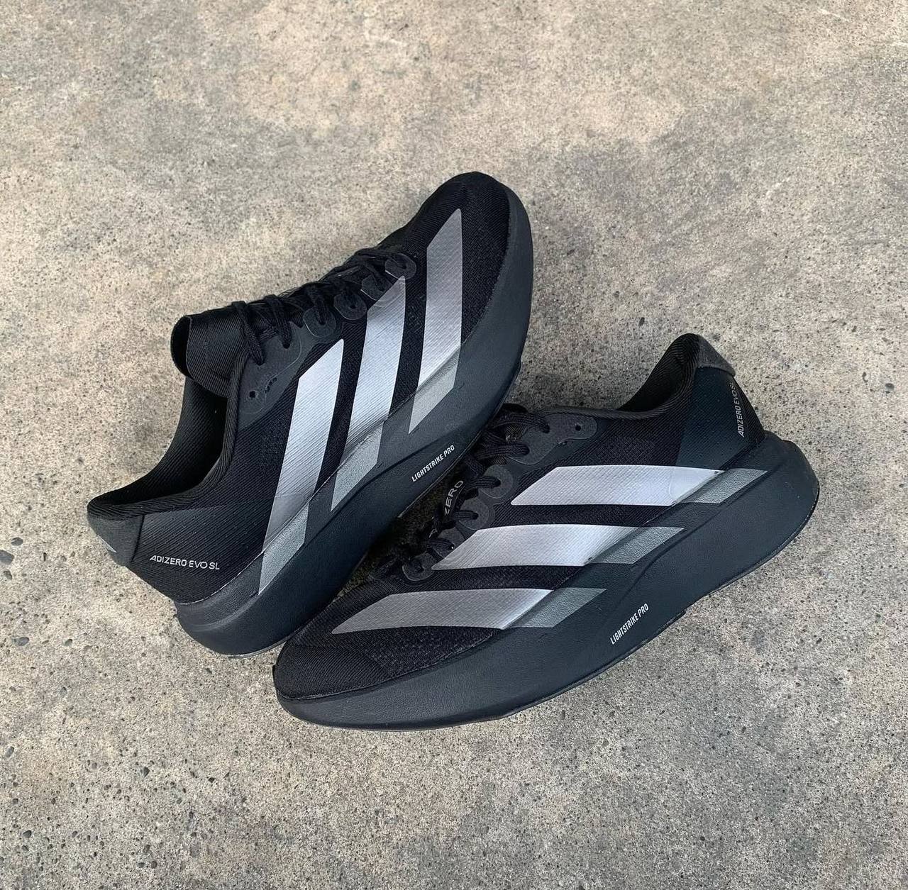 Adidas ADIZERO EVO SL ‘Core Black / Iron Metallic’
36-45 AVAILABLE 🤩
180 dhs🪙💚

Zain242
♥️♥️♥️