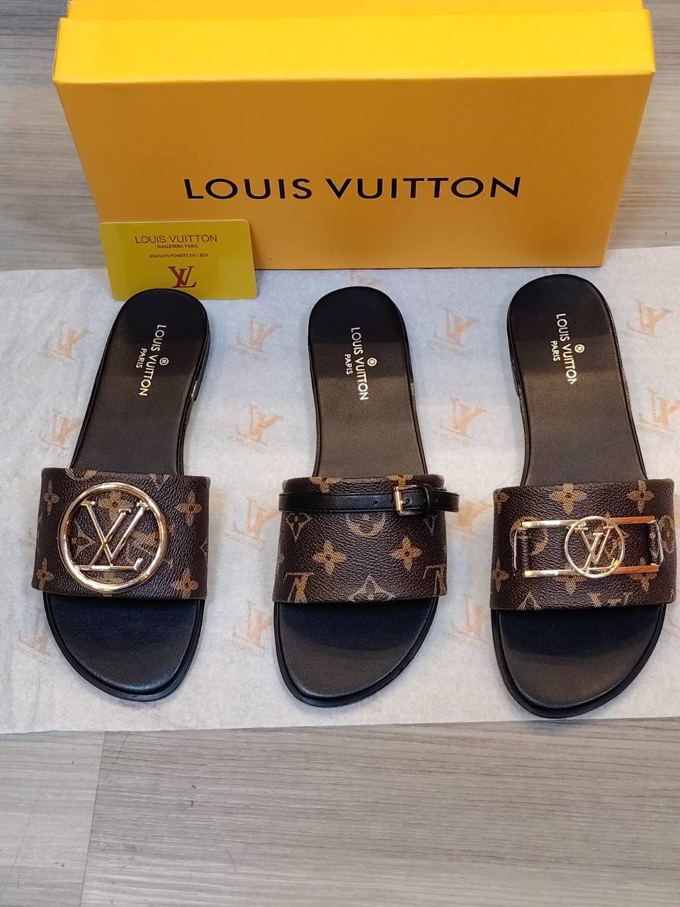 Louis Vuitton Slipper, New Arrived 
Size 36To 41
90 dhs🪙🌺

Zain120
♥️♥️♥️

Lv