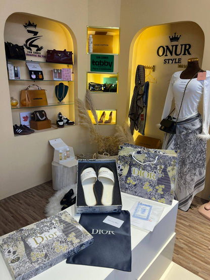Dior  
100 dhs✅
Size 36-42

Zain55
♥️♥️♥️