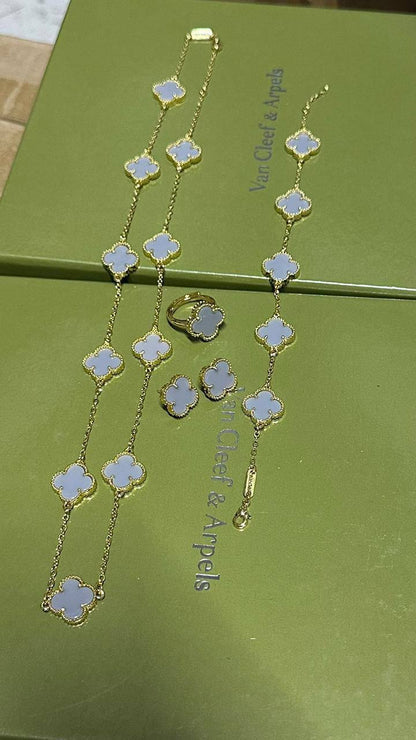 VCA set💥
*Stainless steel SET 💯*
Necklace ❤️‍🩹
Earring 🍁
Breslat ❣️
Ring 💍 free size
With normal boxes 📦 
And paper bag 🛍️
70 dhs🪙💕
With master box 🗃️ 
110 dhs🪙💕

Zain216
♥️♥️♥️