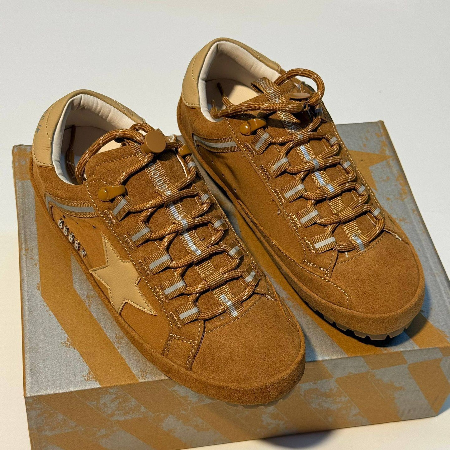 NEW CAME 😍
GOLDEN GOOSE 
140 dhs🇦🇪
Size 36 TO 41 

Zain40
💓💓💓