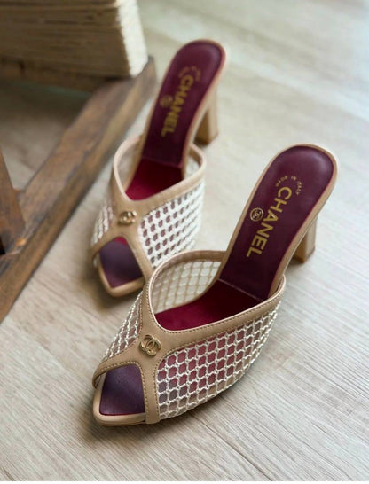 Chanel
280 dhs✅
Size 36-41 
Master quality 😊😊😊

Zain207
♥️♥️♥️
