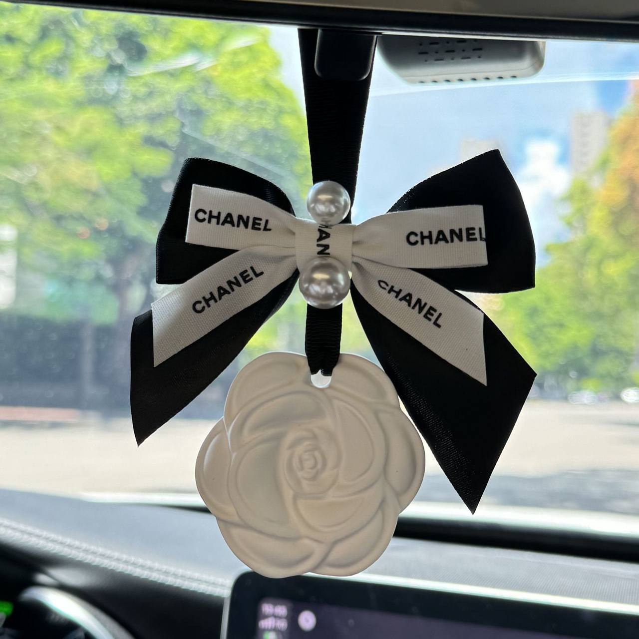 New arrival 
Chanel car hanger / car accessory 
40 dhs🪙💚 / pc without box

Zain243
♥️♥️♥️