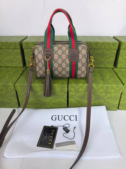 Gucci   

95 dhs👑

with box 
🎁🎁🎁

Good quality 

Zain253
♥️♥️♥️