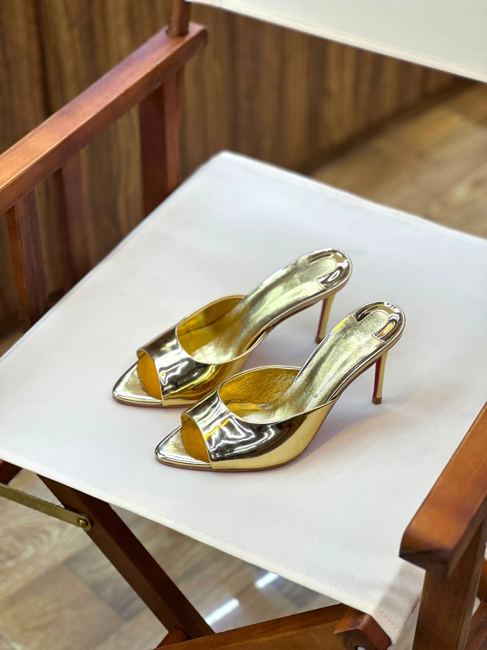 Christian Louboutin
❤️💛🤍🖤
Size 36-41
_Super master high quality_🪡
450 dhs✅

Zain176
♥️♥️♥️