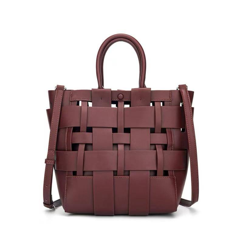 BOTTEGA 
110 dhs✅
Size 23cm🌹🤩

Zain161
♥️♥️♥️