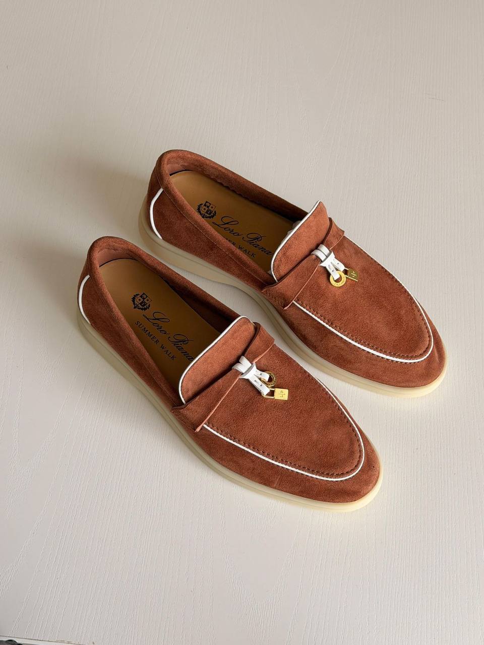 Loro Piana 
Summer Charms Walk❣️❤️
Super Master Quality
Size 36 to 41
450 dhs💓

Zain71
♥️♥️♥️