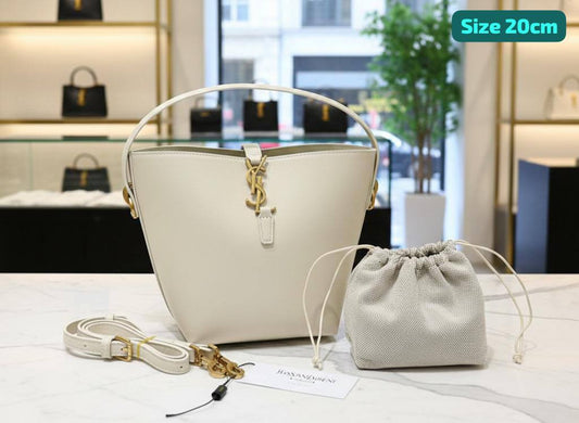 YSL
Good quality 
with box 
🎁🎁🎁

95 dhs🪙🌨️

Zain186
♥️♥️♥️