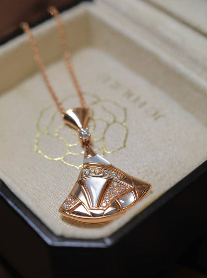 Bvlgari necklace
Master quality 

*50* AED normal box 📦

Zain48
♥️♥️♥️