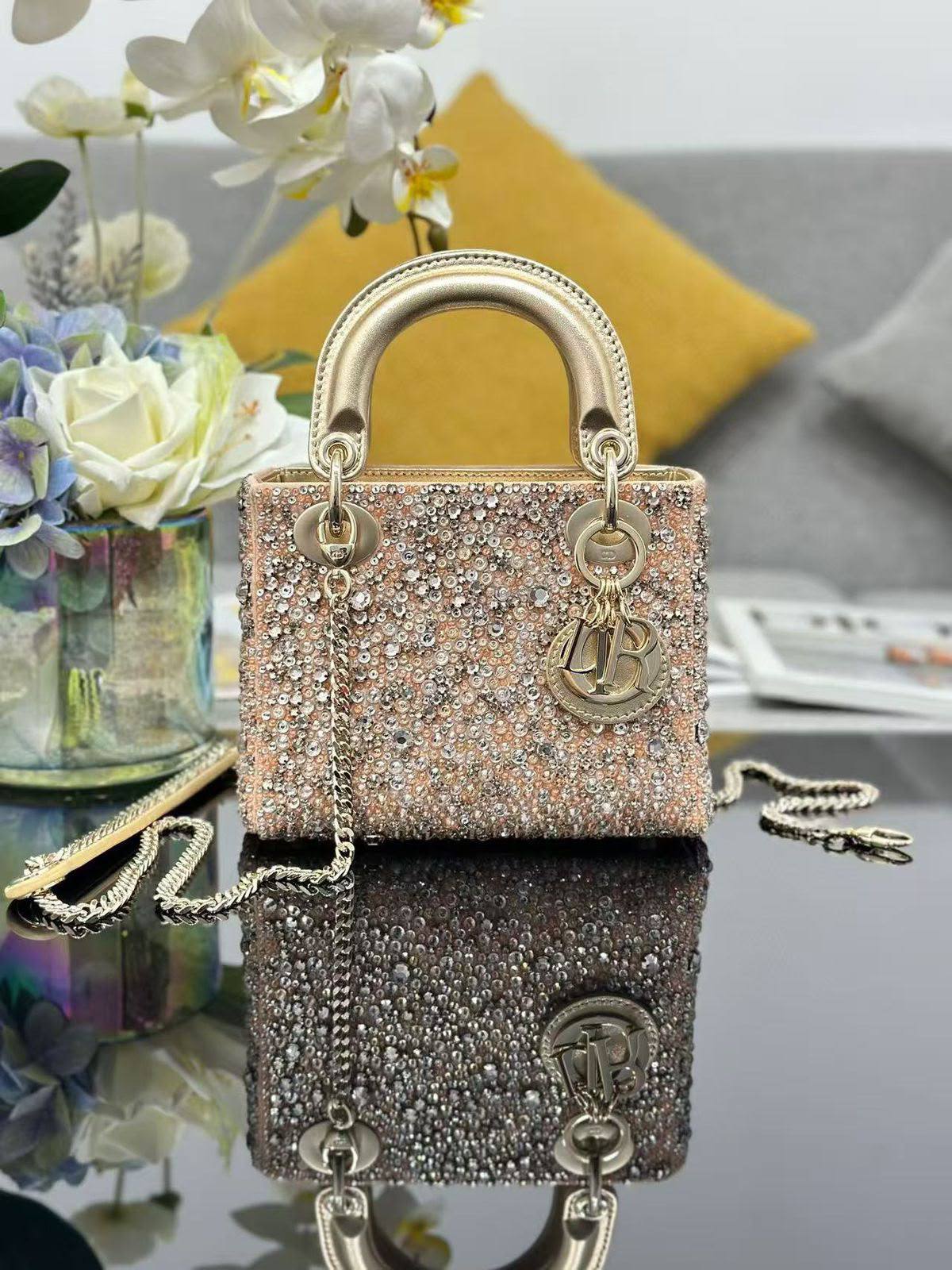 Lady Dior
*Size 17 cm*
For Price 👇 WhatsApp✅
0568585901 
0507557372
0552275751 Owner Zain 👌

Zain274
♥️♥️♥️