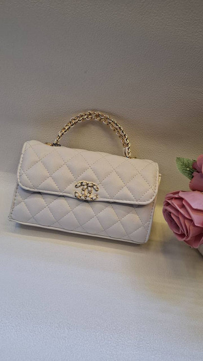 CHANEL
19cm
100 dhs✅
with box 📦

Zain44
♥️♥️♥️