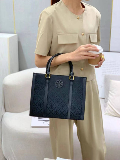 TORY BURCH 
GOOD QUALITY 
100 dhs🇦🇪🇦🇪
Size:30cm

Zain295
♥️♥️♥️