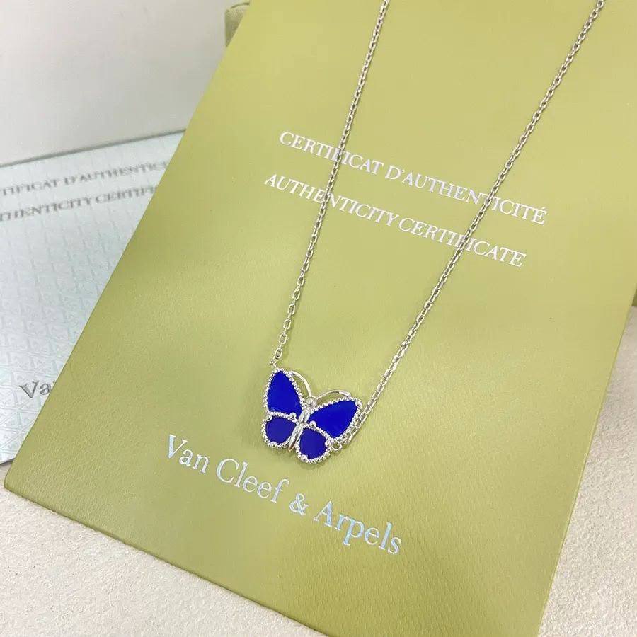 VCA ❤️‍🔥*
Necklace 🦋
Master quality ✨
With normal boxes 🗃️ 
45 dhs💓
With master box 📦 
80 dhs💓

Zain216
♥️♥️♥️