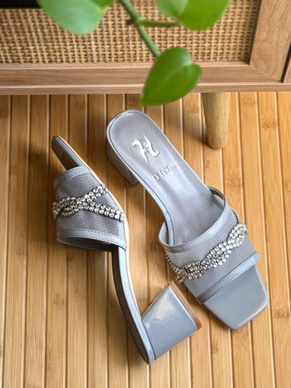 𝗚𝗶𝗻𝗮
𝗦𝗶𝘇𝗲 𝟯𝟲 𝘁𝗼𝗼 𝟰𝟭 
450 dhs🪙🌨️

Zain178
♥️♥️♥️