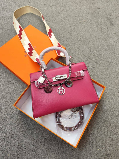 Hermes

100 dhs🇦🇪🇦🇪

size 22cm

with box
Zain26
♥️♥️♥️