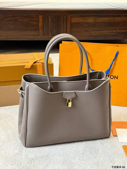 LV
Master💓💓💓
330 dhs✅

Zain153
♥️♥️♥️
