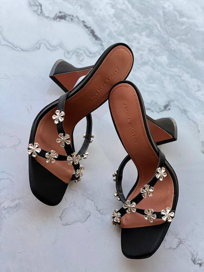 Amina 
Aaa master quality 
Size 37……..41 
400 dhs🪙🌨️

Zain180
♥️♥️♥️