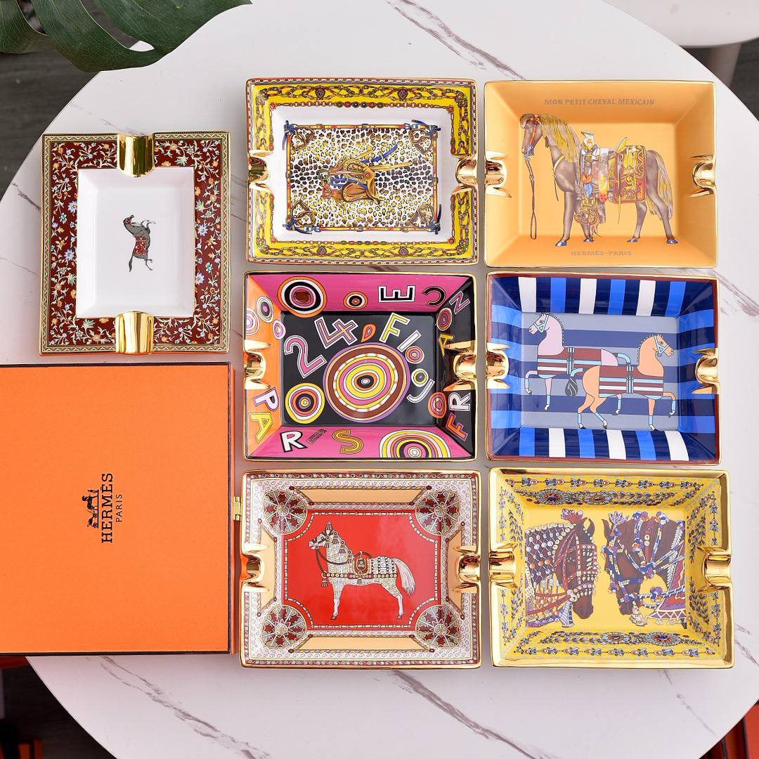 100 dhs 

Zain205
♥️♥️♥️