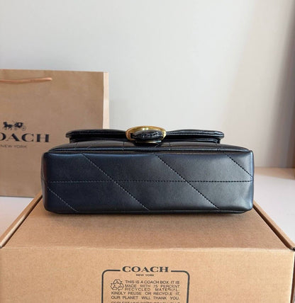 COACH 
HIGH QUALITY 
WITH BOX 
120 dhs💓
Size:26cm

Zain295
♥️♥️♥️