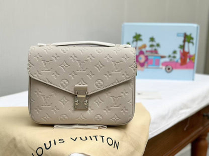 LV
Master❣️❣️
320 dhs✅

Zain153
♥️♥️♥️