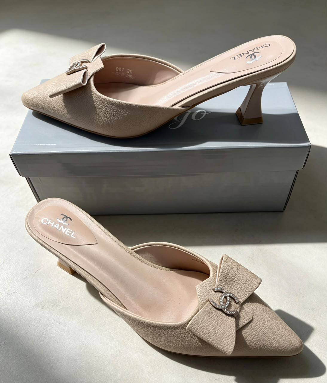 Chanel - Valentino - Miu Miu
size 36 to 41
75 dhs✅✅

Zain161
♥️♥️♥️