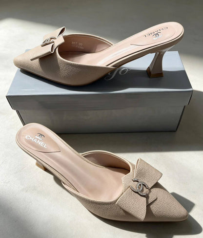 Chanel - Valentino - Miu Miu
size 36 to 41
75 dhs✅✅

Zain161
♥️♥️♥️