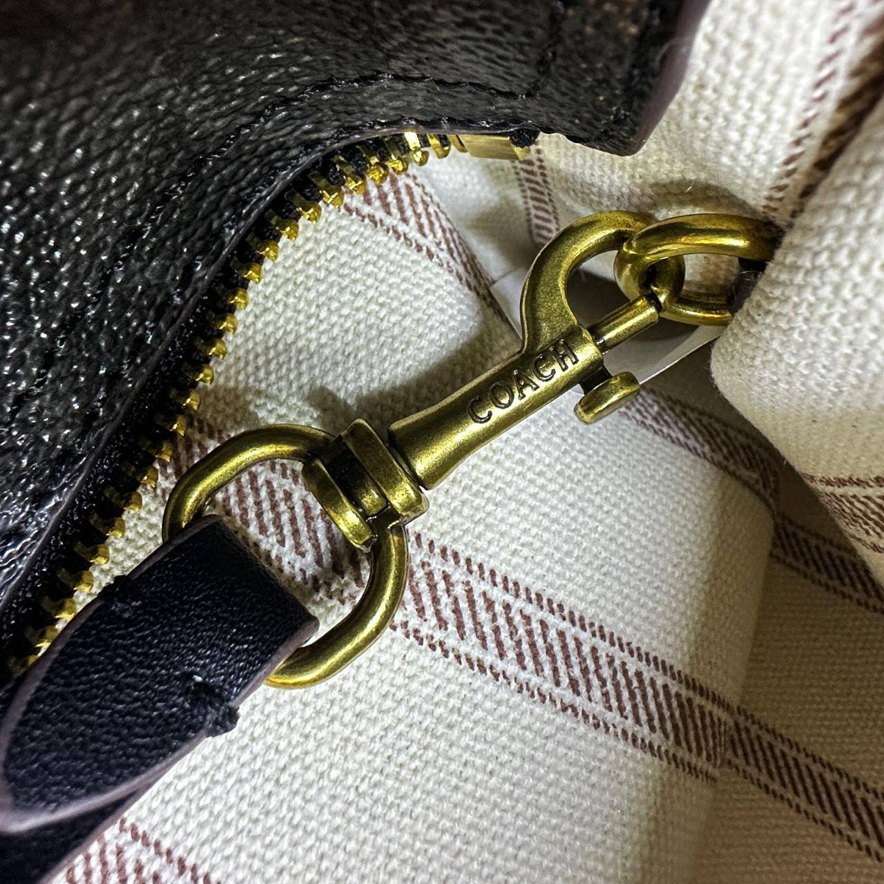 COACH 
HIGH QUALITY 
120 dhs🇦🇪🇦🇪
Size:50cm

Zain295
♥️♥️♥️