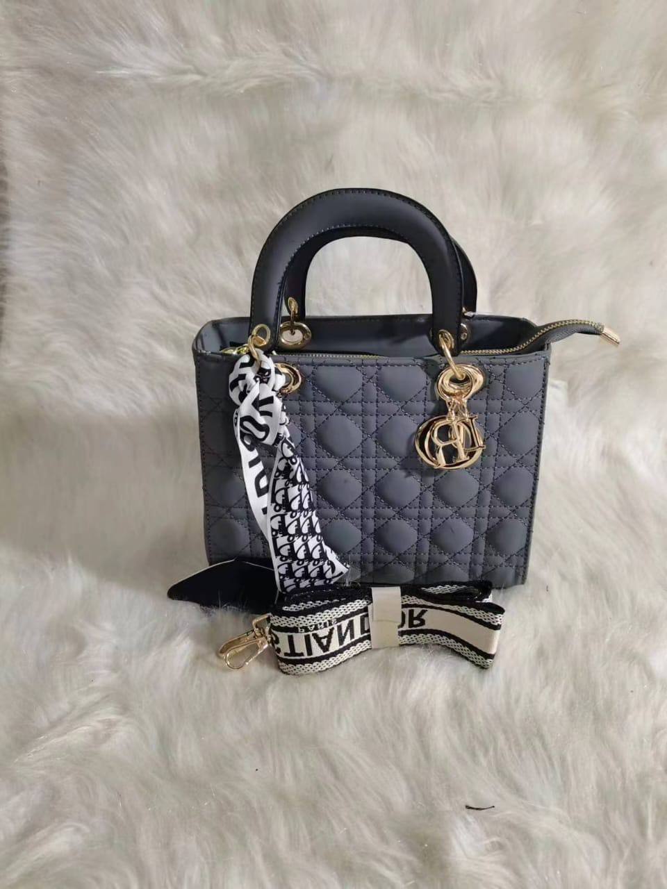 Dior
75 dhs✅

Zain50
♥️♥️♥️