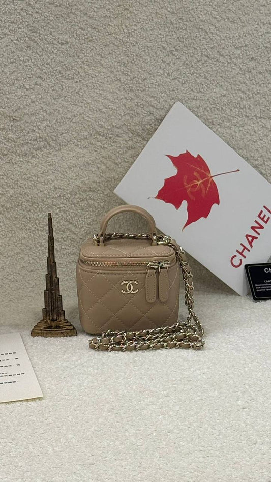 Chanel 
Master
  Micro Size Box🎁
230 dhs✅

Zain131
♥️♥️♥️