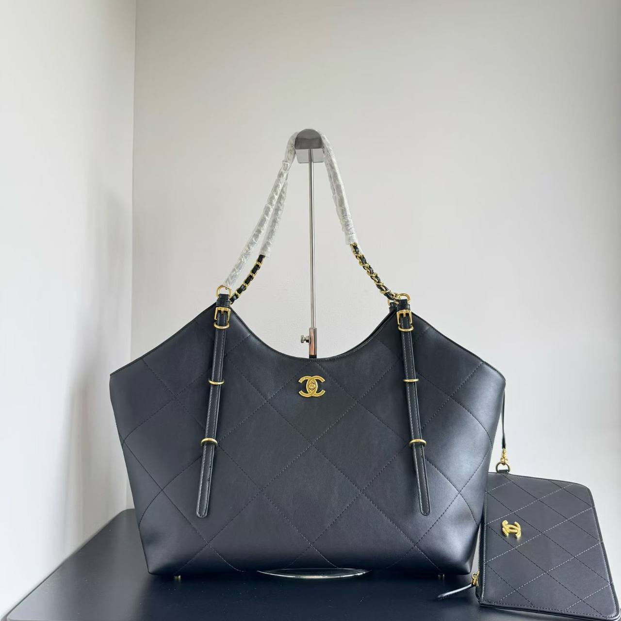 CHANEL 
GOOD QUALITY 
110 dhs🇦🇪🇦🇪

Zain295
♥️♥️♥️
