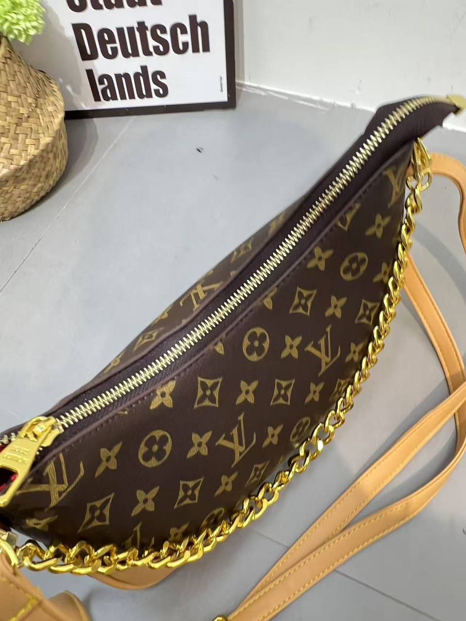 LV
ʙᴏᴜʟᴏɢɴᴇ sʜᴏᴜʟᴅᴇʀ ʙᴀɢ
ᴡɪᴛʜ ᴄʜᴀɪɴ sʟɪɴɢ
ɢᴏʟᴅ ʜᴀʀᴅᴡᴀʀᴇ
sɪᴢᴇ : 28 cm

65 dhs🪙💕

Zain31
♥️♥️♥️